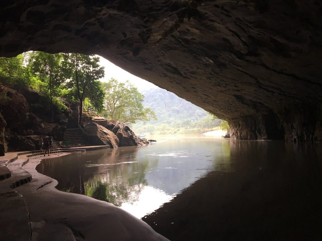 Expérience 9 Balade en bateau traditionnel dans la grotte de Phong Nha