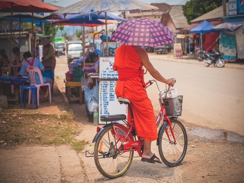 Expérience 4 Déjeuner local et visite privée de Luang Prabang en vélo
