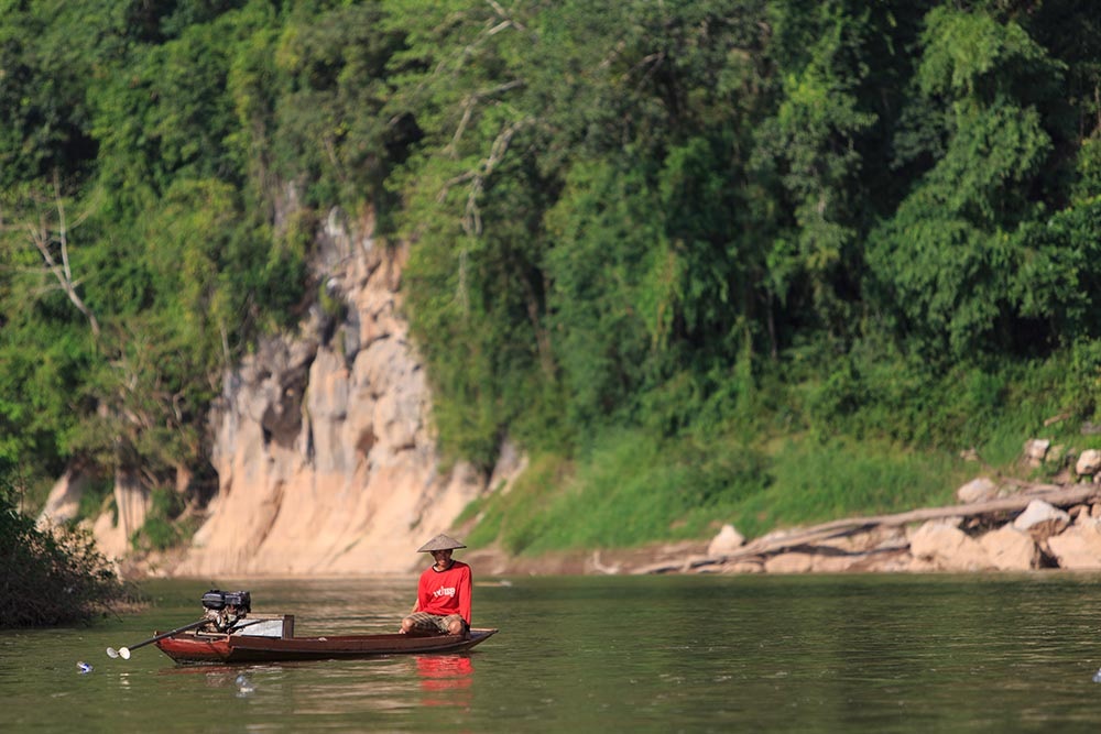 Voyage responsable Laos bateau pecheur
