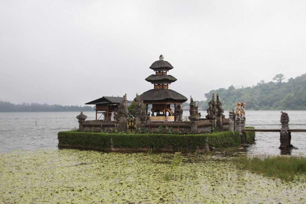 Voyage en famille à Bali Temple sur l’eau – Slow Trotteurs