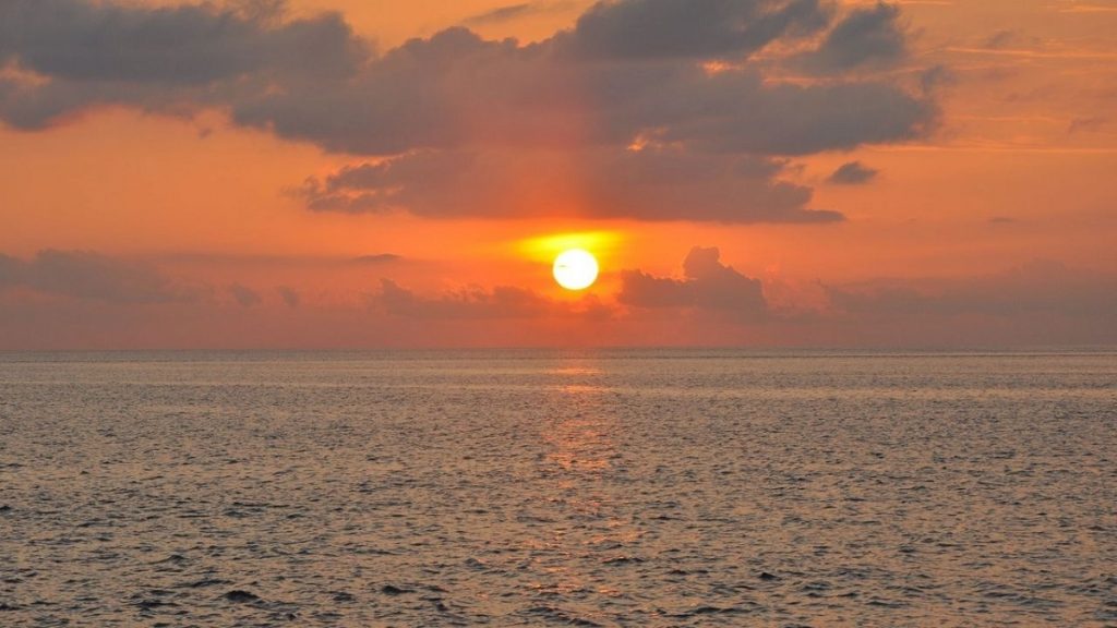 Voyage responsable Indonésie Bali Lombok coucher soleil – Slow Trotteurs