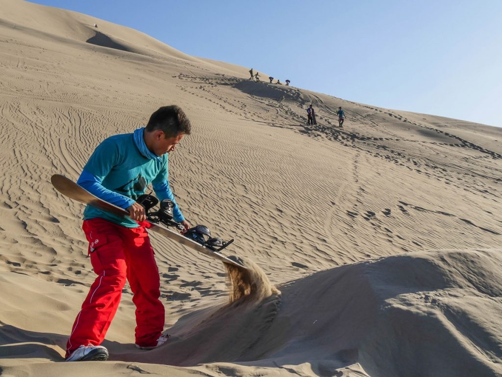 Expérience 5 Pérou Je teste la descente de dune en sandboard